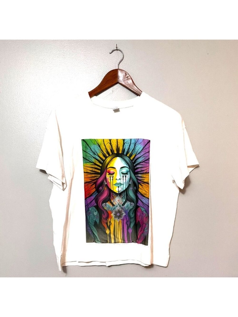 Old Navy White T-Shirt With Colorful Artistic Face Design‎ Size S 100% Cotton